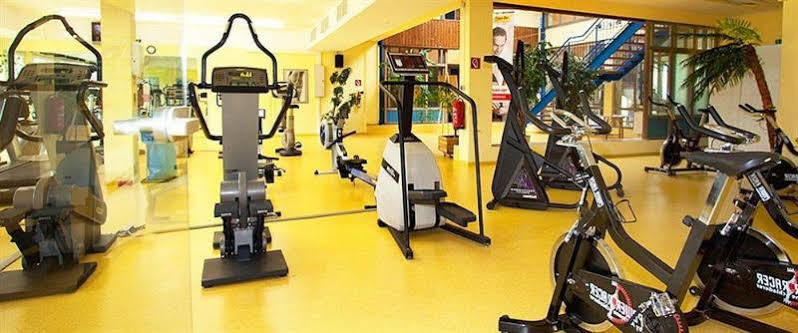 فندق هوليداي إن إكسبريس ديترويت-وارين/جنرال موتورز تكنولوجي سنتر المظهر الخارجي الصورة
